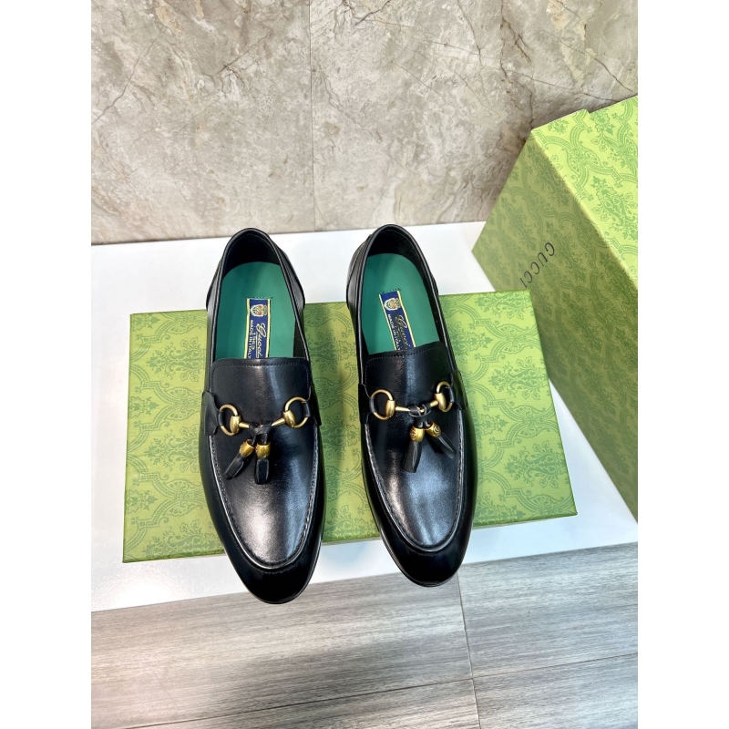 G*u*i leather shoes